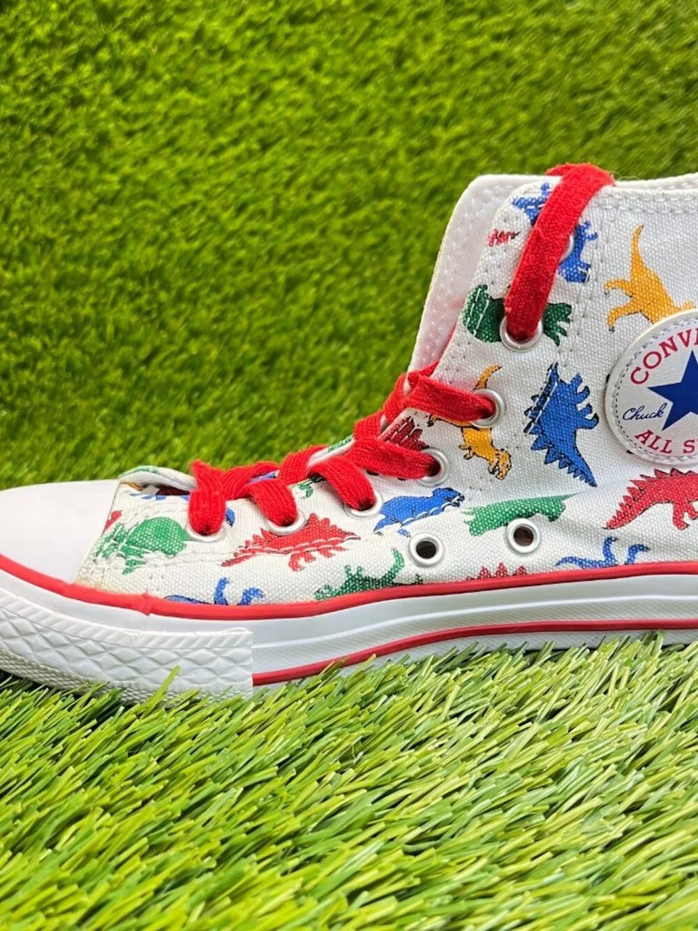 Converse Chuck Taylor All Star Boys Size 2Y White Red Athletic Shoes Sneakers